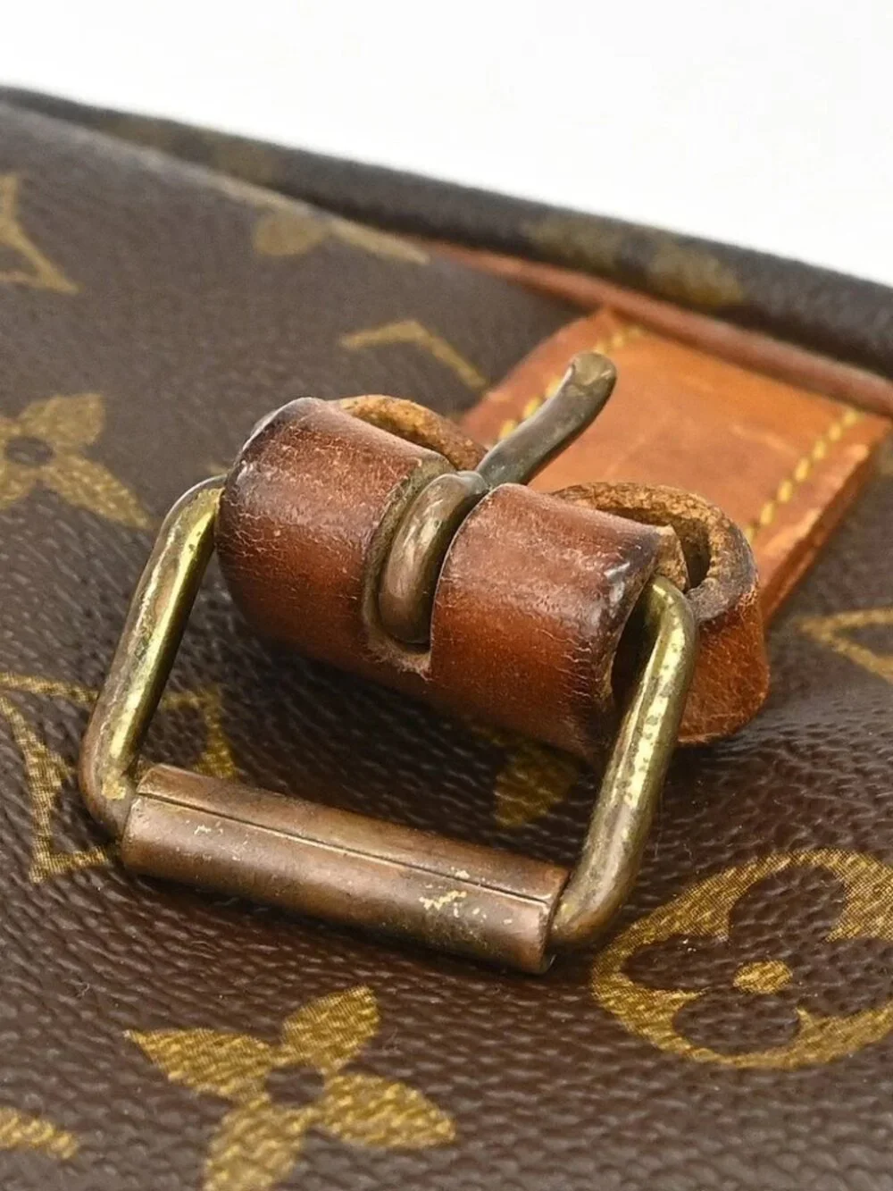 LOUIS VUITTON MONOGRAM SAUMUR 43 MESSENGER BAG